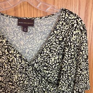 Dana Buchman Light Green Patterned Short Sleeve Blouse